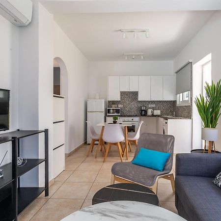 Beautiful One Bed Apartment In Пафос Екстер'єр фото