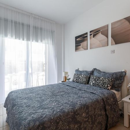 Beautiful One Bed Apartment In Пафос Екстер'єр фото