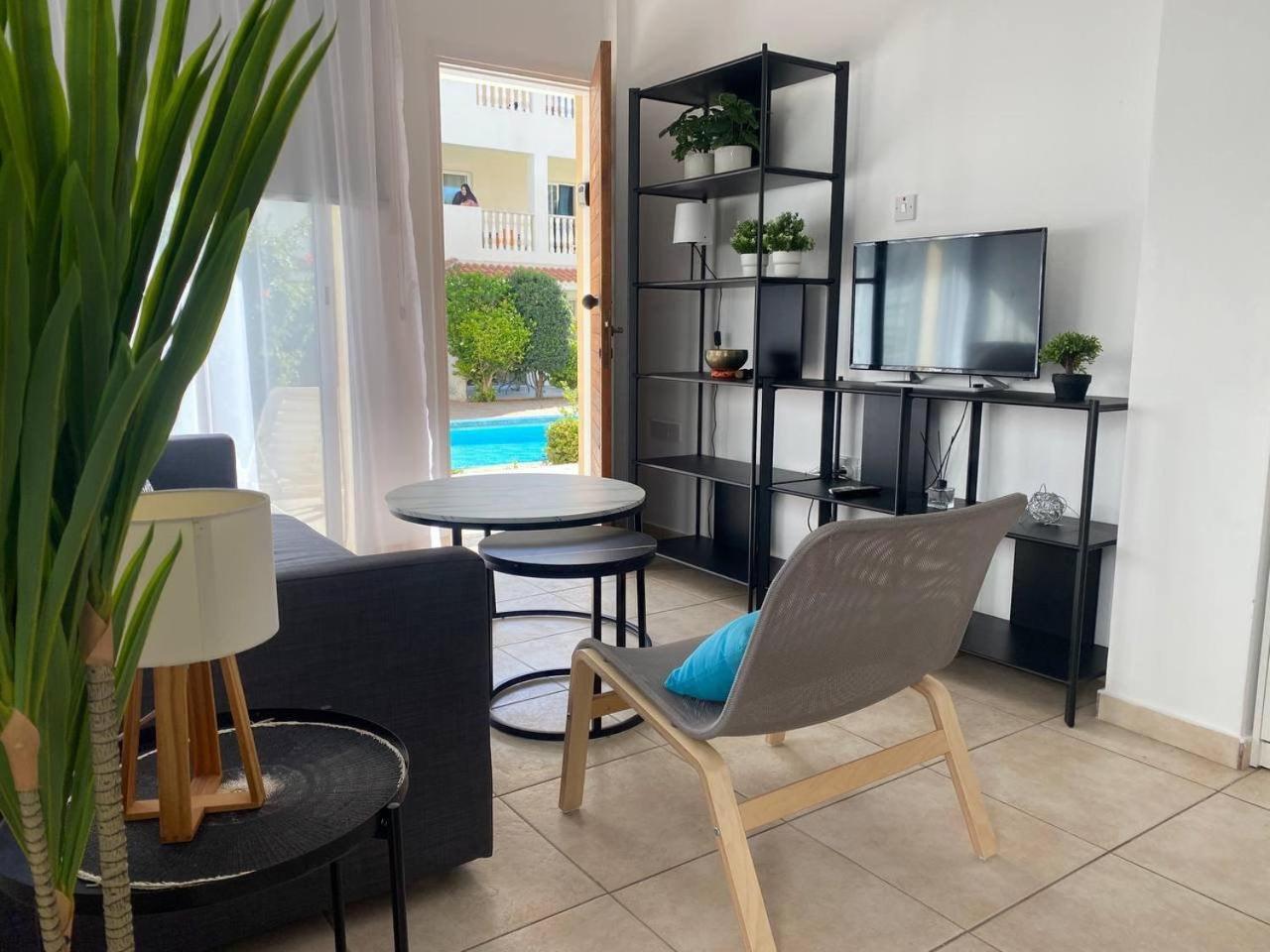 Beautiful One Bed Apartment In Пафос Екстер'єр фото