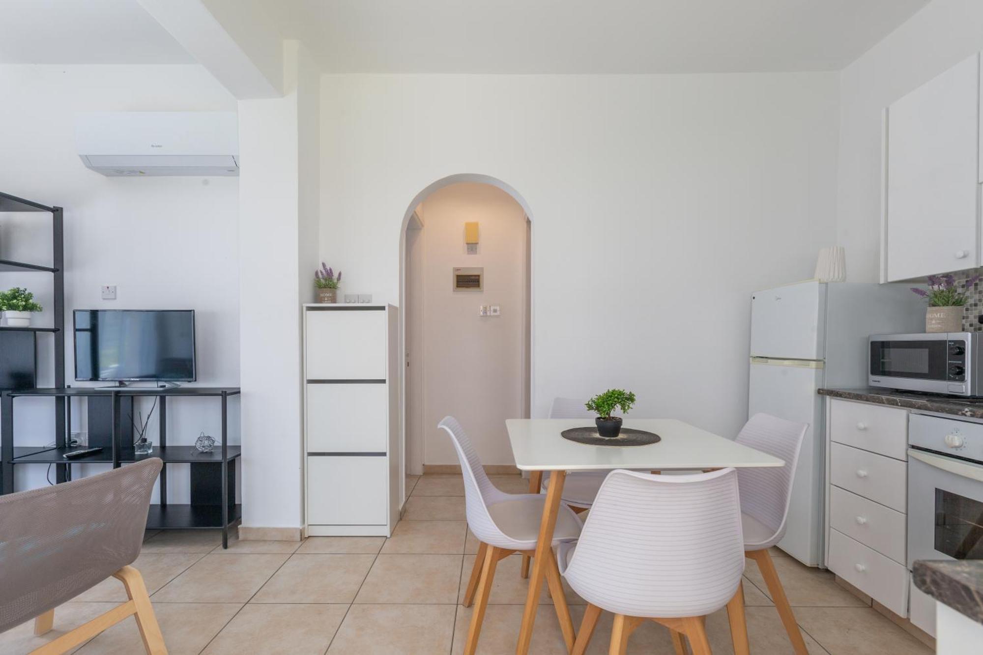 Beautiful One Bed Apartment In Пафос Екстер'єр фото